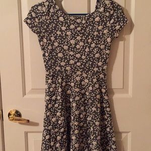 💐Gray-and-white backless floral dress